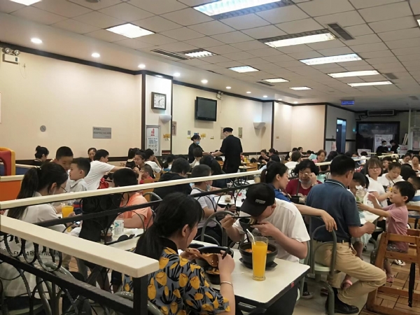 康德專注于食品調味料已十八年有余，一直注重出品的安全、穩(wěn)定，強調給商家?guī)韽N師便捷,出品穩(wěn)定，減少能耗，安全有保障！歡迎有意合作老板質詢來工廠考察！